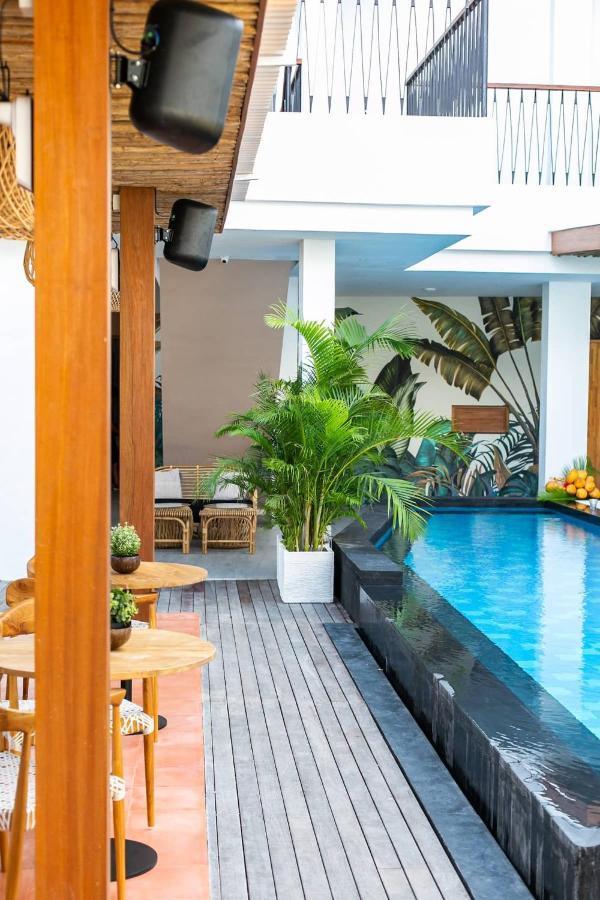 Coco & Pineapple Pants Hostel - Canggu, Bali Exterior photo